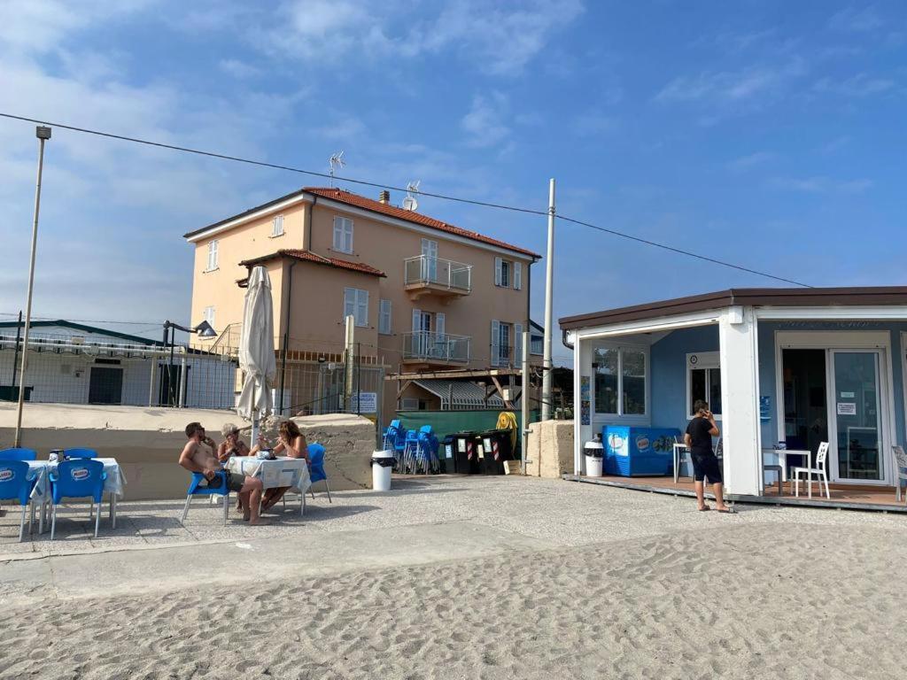Residence Riviera Albenga Buitenkant foto