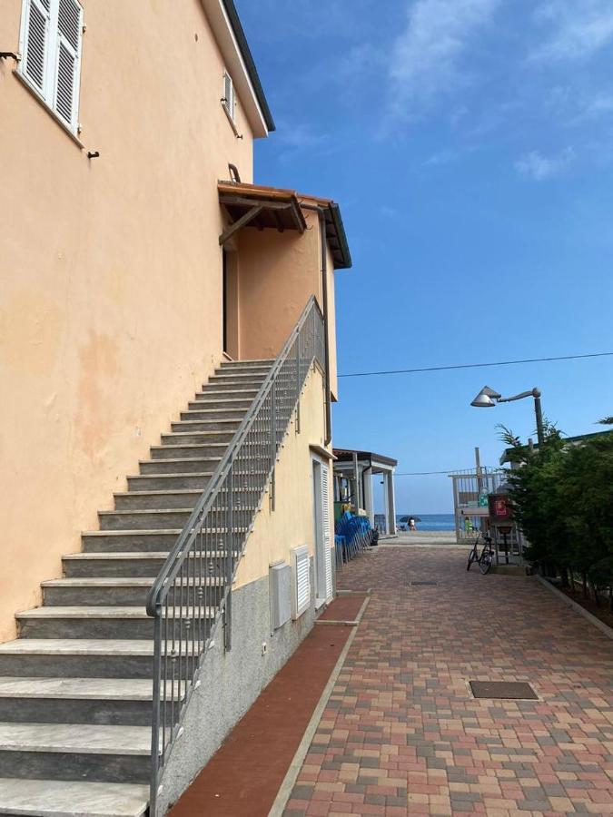 Residence Riviera Albenga Buitenkant foto