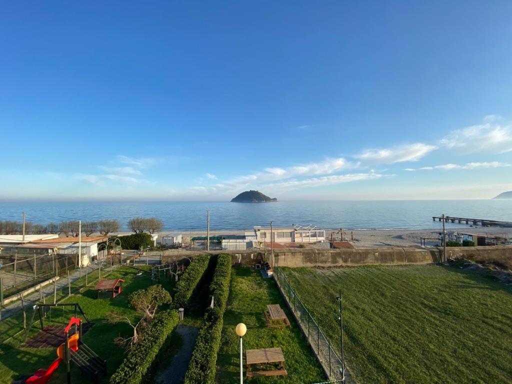 Residence Riviera Albenga Buitenkant foto
