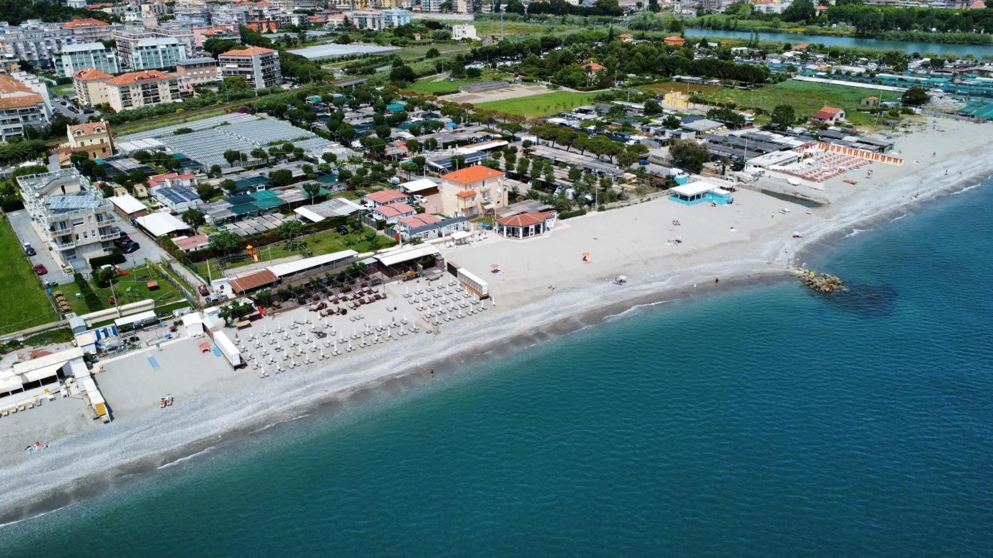 Residence Riviera Albenga Buitenkant foto