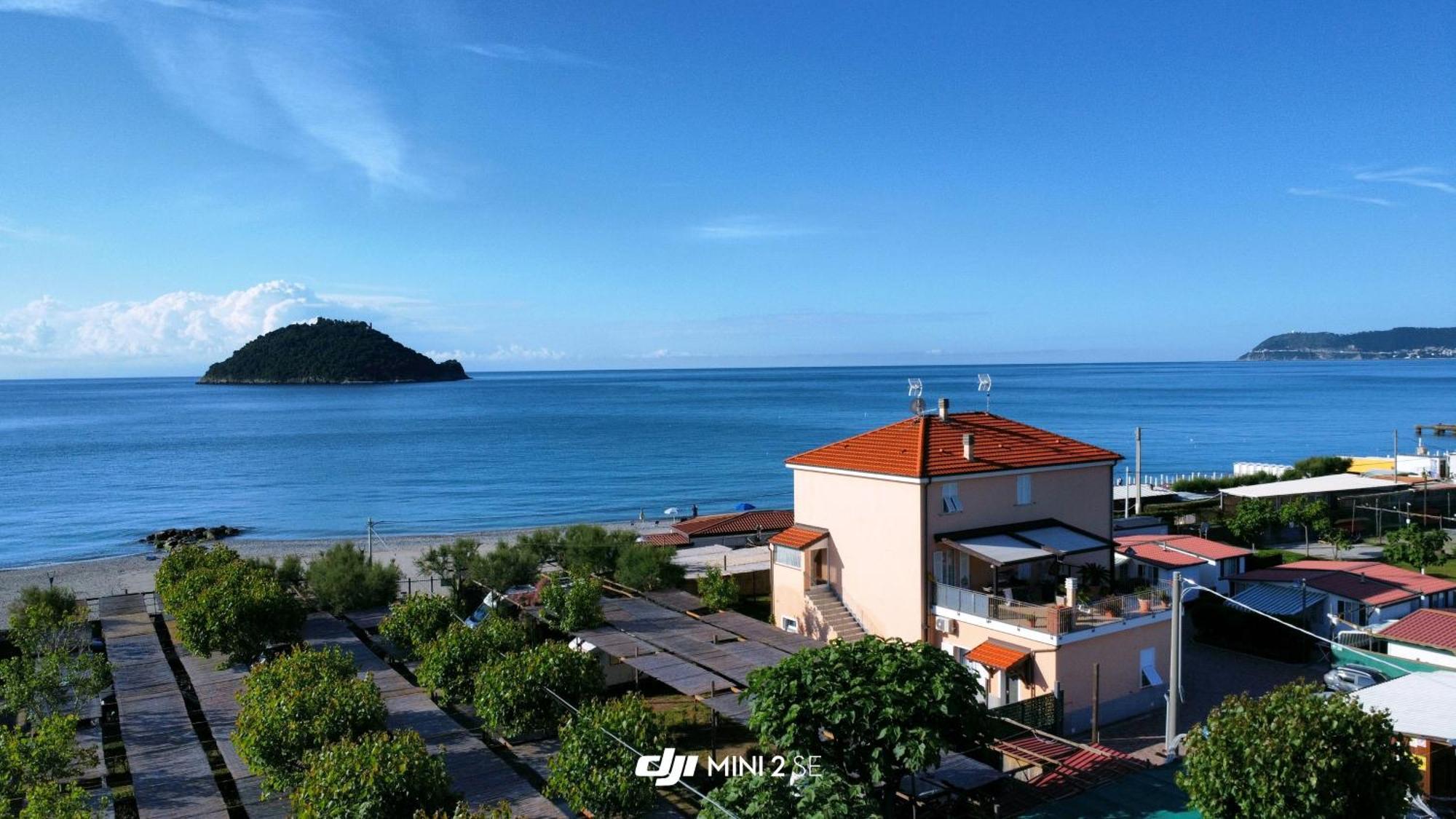 Residence Riviera Albenga Buitenkant foto