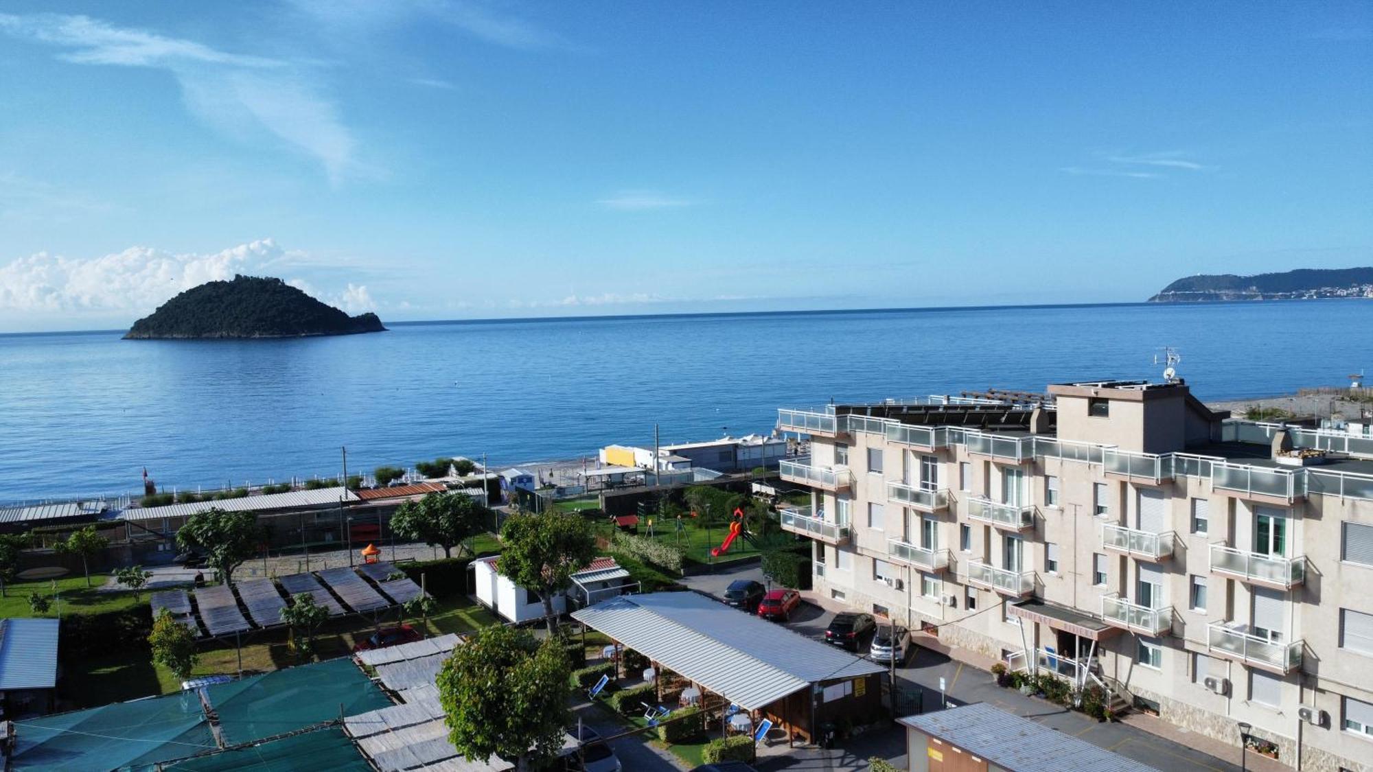 Residence Riviera Albenga Buitenkant foto