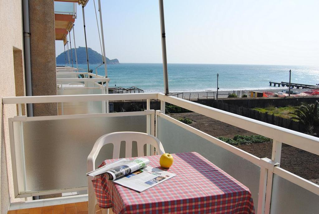 Residence Riviera Albenga Buitenkant foto